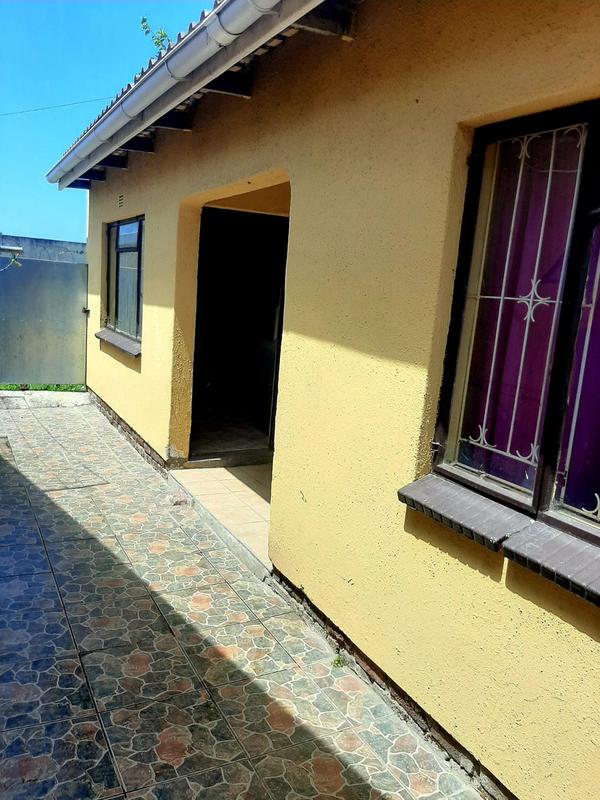 6 Bedroom Property for Sale in Mdantsane Nu 13 Eastern Cape